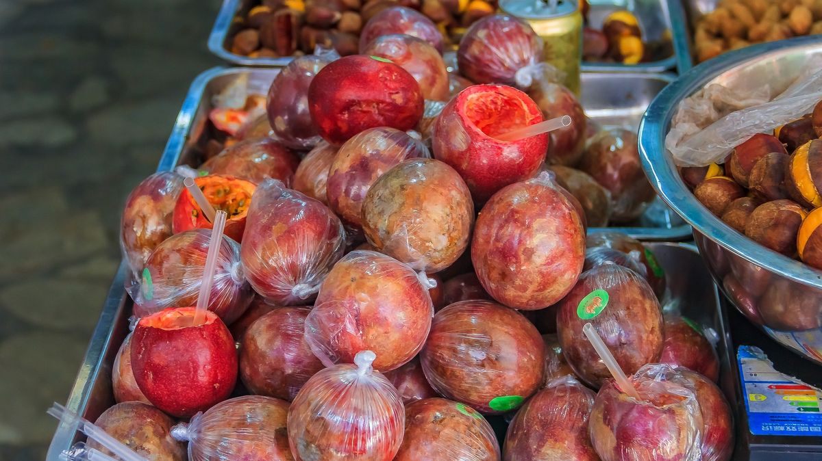 Španělsko od roku 2023 zakáže prodej ovoce a zeleniny v plastových obalech